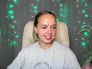 Khaleesi Moon webcam model stream image