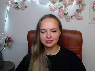 Khaleesi Moon webcam model stream image