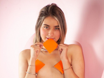 EymyFox webcam model stream image