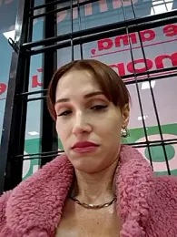 Irresistible24 webcam model stream image