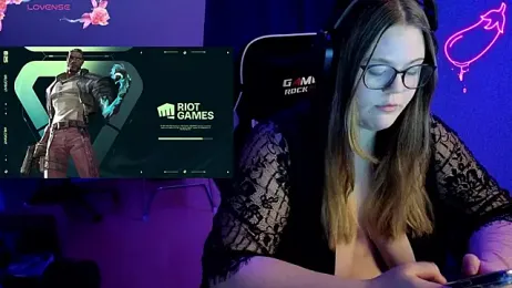 RealEve webcam model stream image