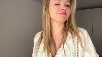 Missfit_ webcam model stream image