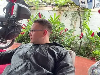 Neil_and_isaac webcam stripchat model stream image