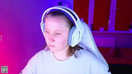 mon_lola webcam model stream image