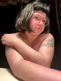 _dwhorekin_ webcam model stream image
