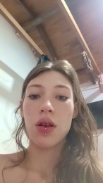 MoonFoox webcam model stream image