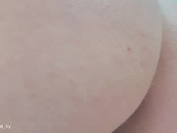 virgiin_lily webcam model stream image