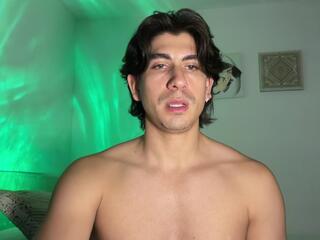 Travis Thunder webcam flirt4free model stream image
