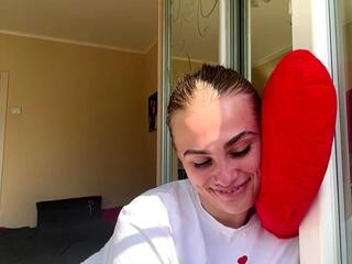 Madelene Harbough webcam model stream image