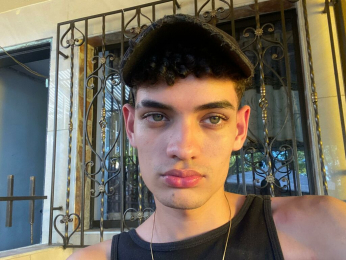 VillTroye webcam model stream image