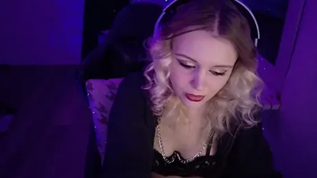 OfflineLizzy webcam model stream image