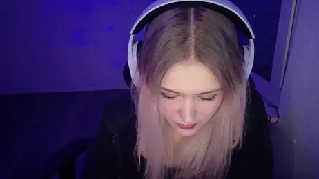 OfflineLizzy webcam model stream image