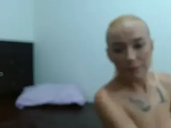 pearllt webcam model stream image