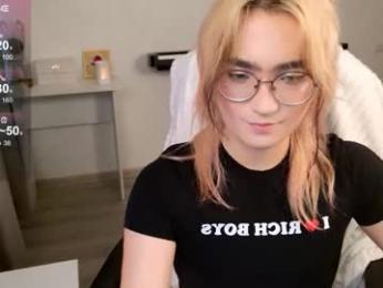 _meow_neko_ webcam model stream image