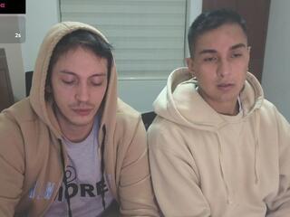 Camo &amp; Thom webcam model stream image
