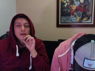 Camo &amp; Thom webcam model stream image
