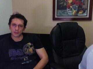 Camo &amp; Thom webcam model stream image