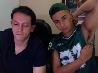Camo &amp; Thom webcam model stream image