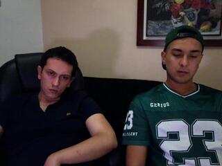 Camo &amp; Thom webcam model stream image