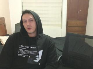 Camo &amp; Thom webcam model stream image