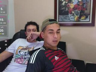 Camo &amp; Thom webcam model stream image