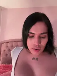 Bella__Wood webcam model stream image