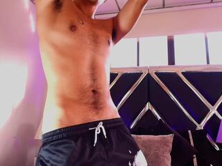Yoggi Aron webcam model stream image