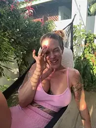 mommyselenafit_ webcam stripchat model stream image