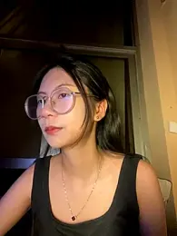 Lil-Gi webcam model stream image