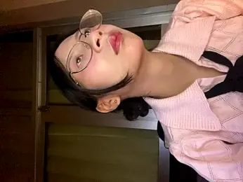 Lil-Gi webcam model stream image