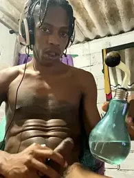 Larry-n-clouds webcam stripchat model stream image