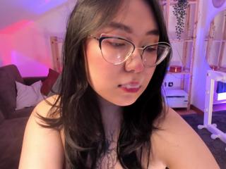 Yuki Lewd webcam model stream image