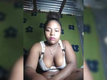 Mathildahh webcam bongacams model stream image