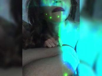 Kiraggg webcam model stream image