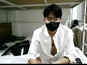 Gwencloudy webcam model stream image