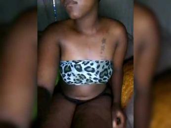 Davinalola webcam model stream image