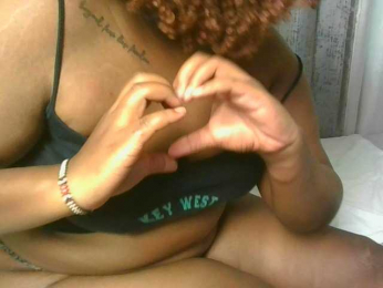 Sexyniya webcam model stream image