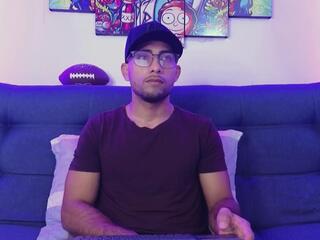 Tyler Brownn webcam model stream image