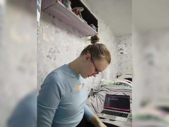 LiraLee webcam model stream image