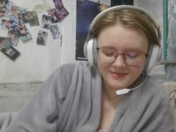 LiraLee webcam model stream image