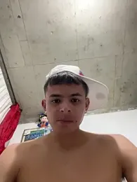 fresdyhot webcam stripchat model stream image