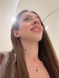 Yesmoree webcam stripchat model stream image