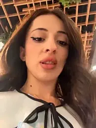 Yesmoree webcam model stream image