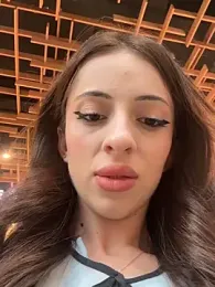 Yesmoree webcam model stream image