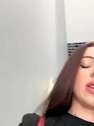 Yesmoree webcam model stream image