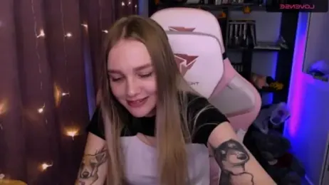 NaomiShake webcam model stream image