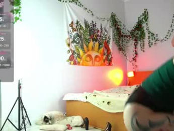 fox_and_dog webcam model stream image