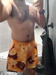 CloudyMuscleBeefy webcam model stream image