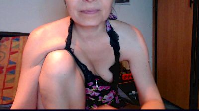 Hornychiara webcam model stream image