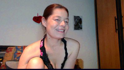 Hornychiara webcam model stream image